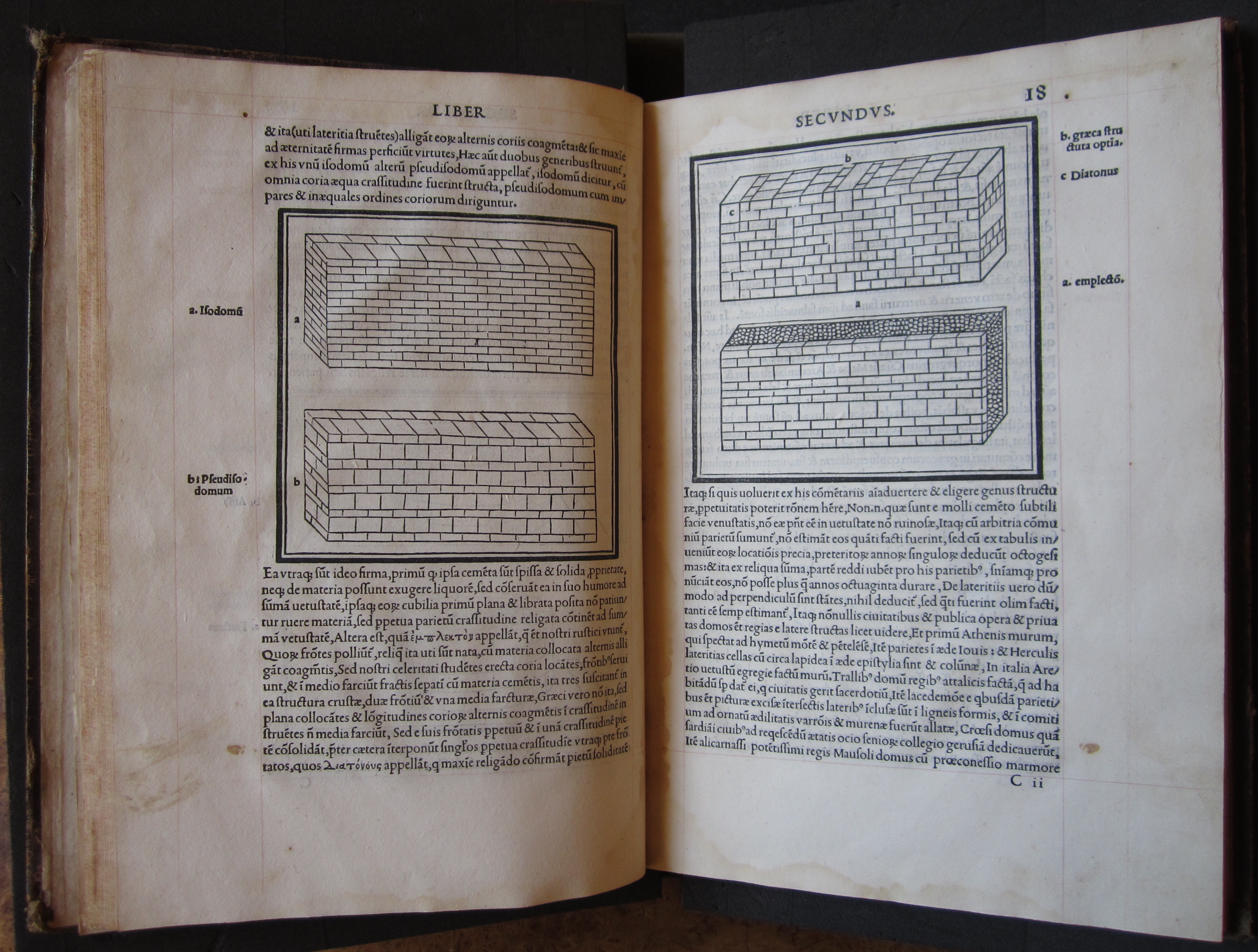 "M. Vitruvius per Iocundum solito castigatior factus cum figuris et tabula ut iam legi et intelligi possit (Venice, 1511), ff. 17v-18r."